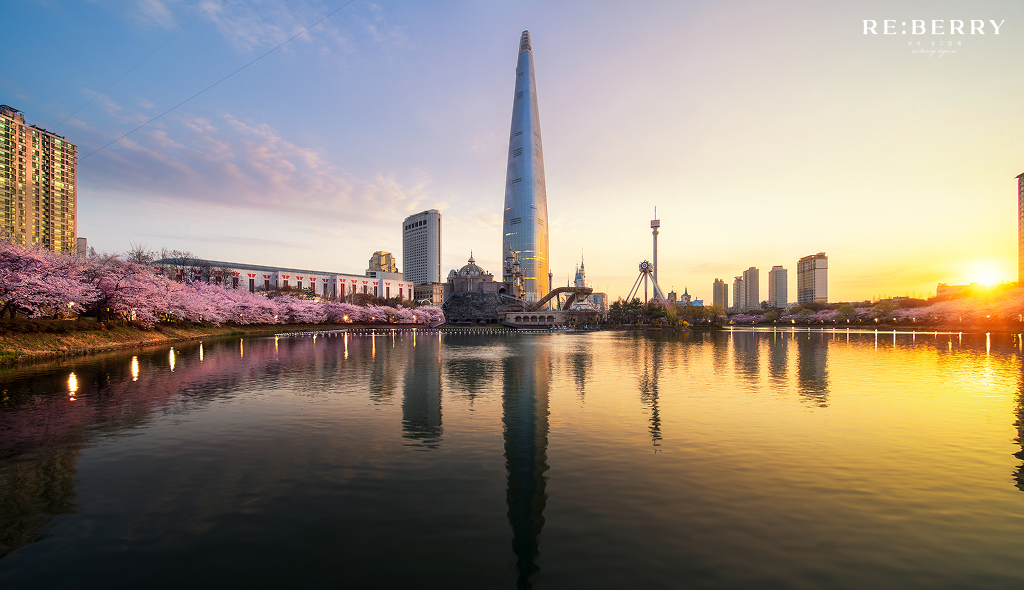 lotte world tower at shore of lake