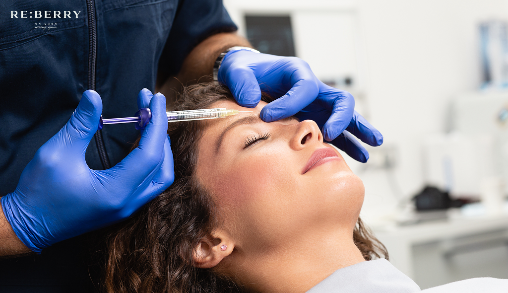 a dermatoligist injecting botox into women's forehead