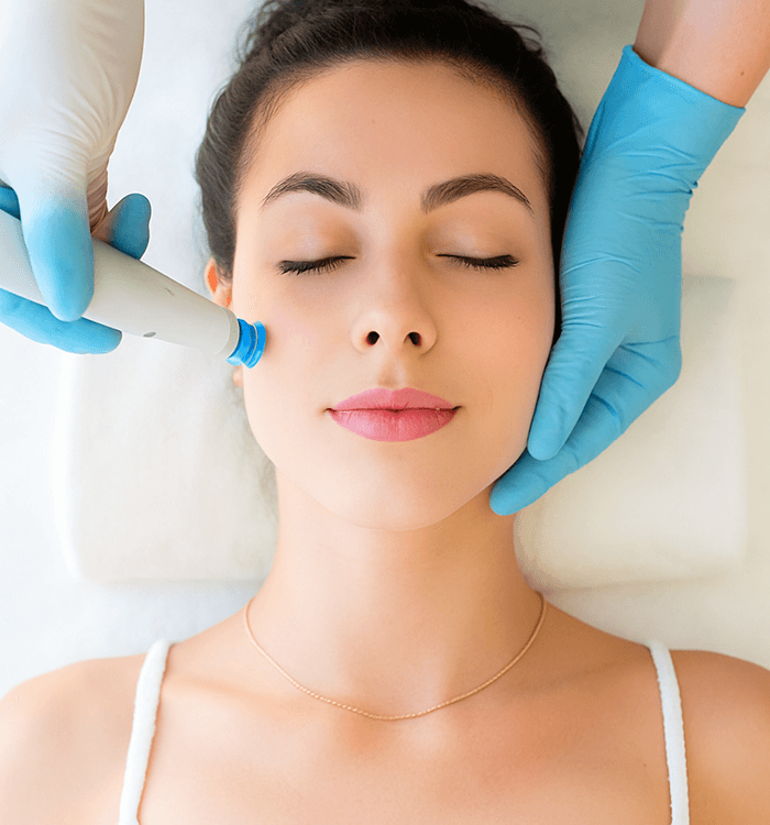 applying hydrafacial treatment to the candidate
